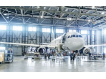 Avion dans hangar - CCI Grand Est - AdobeStock195594507